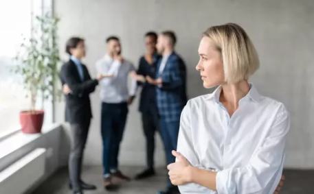 Arroganztrianing | Ellen Pachabeyan Berlin